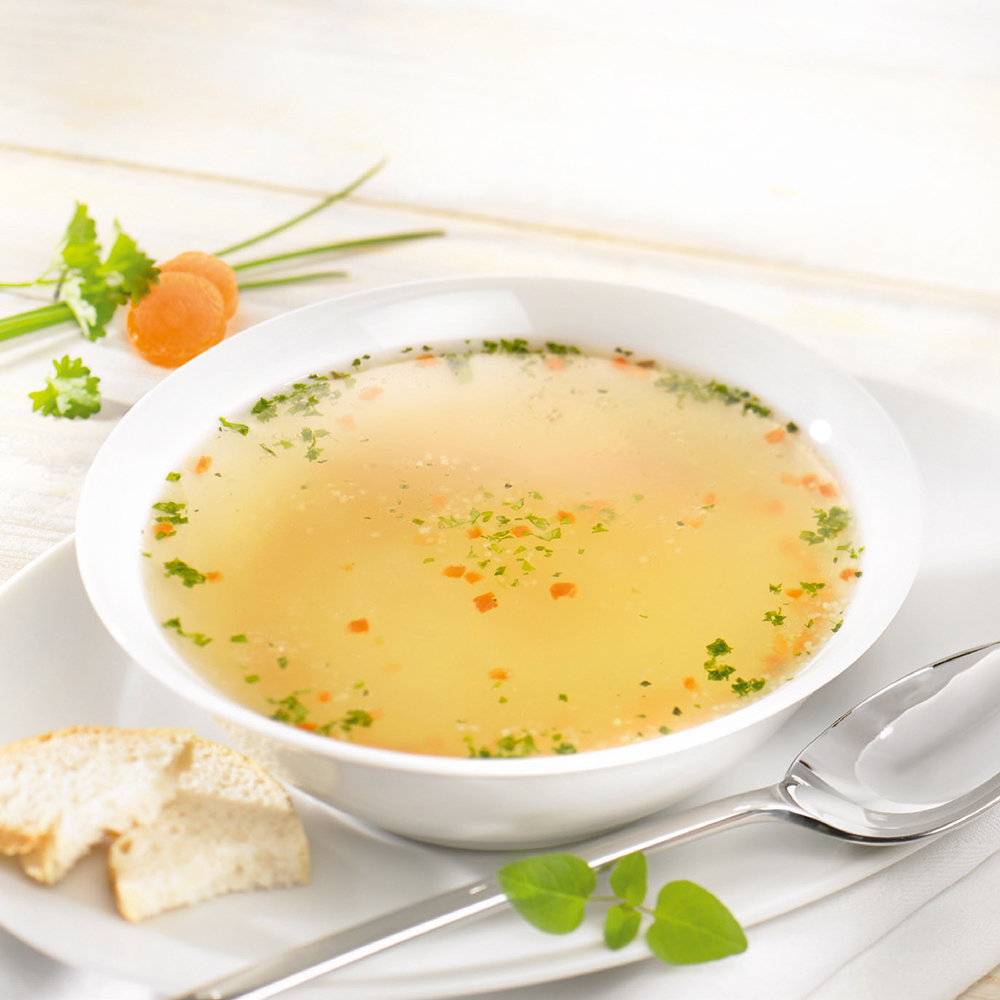 Klare Gemüsebrühe - Suppe mit viel Gemüse